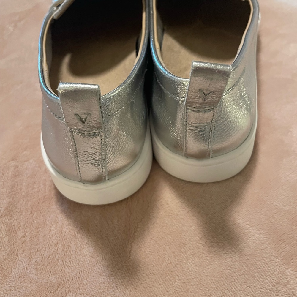 Vionic Silver Flats with Metallic Sheen - Picture 4 of 4